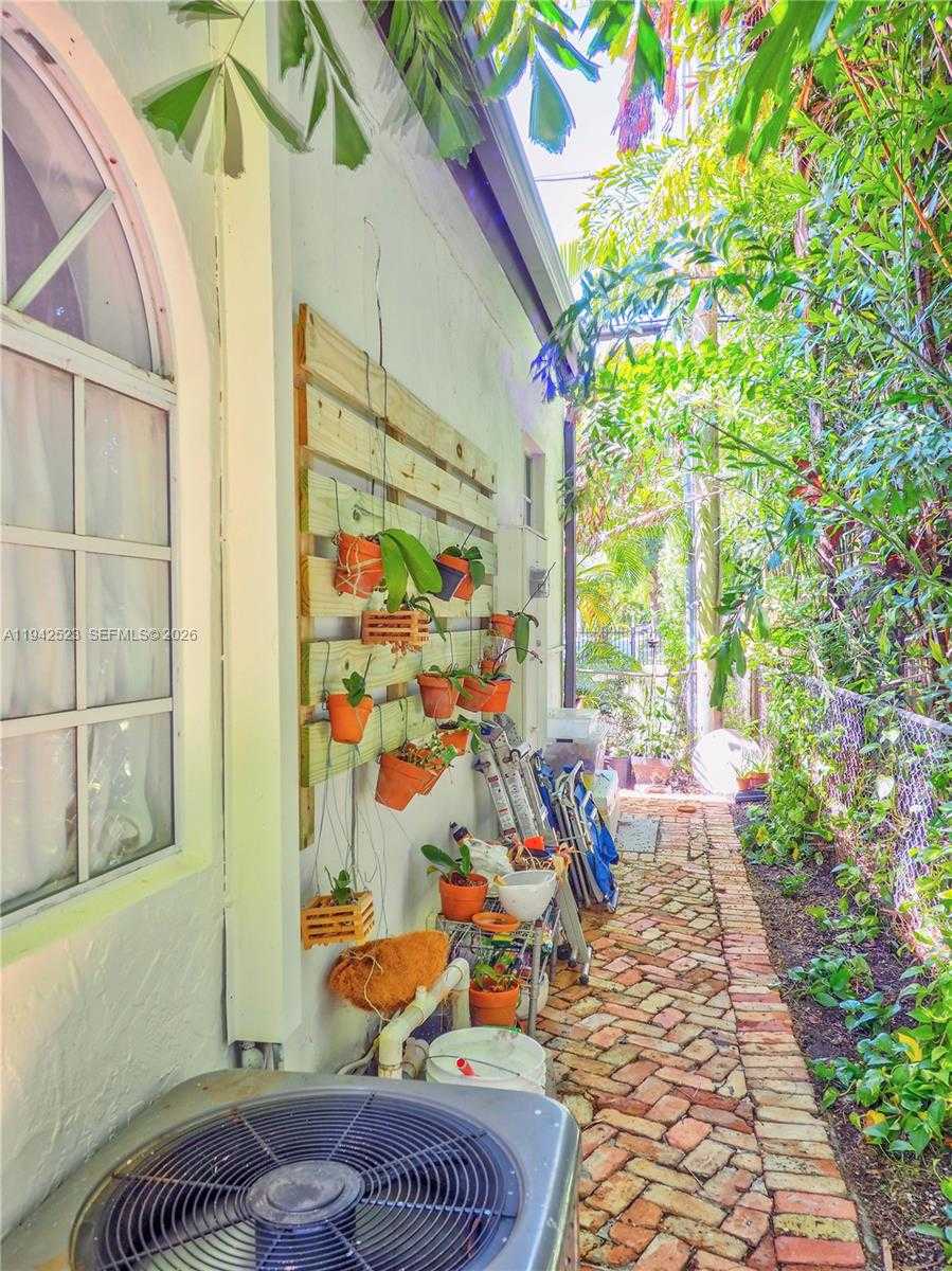 Small Image of 1229 SOROLLA AVE, Coral Gables Number 84