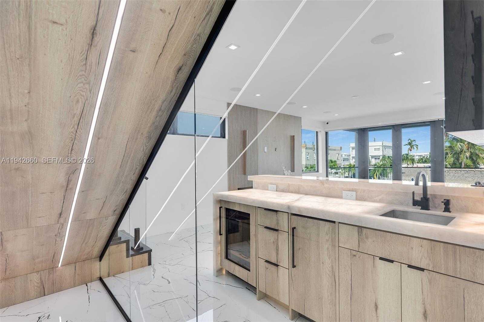 Small Image of 141 GRASSY RD, Key Largo Number 25