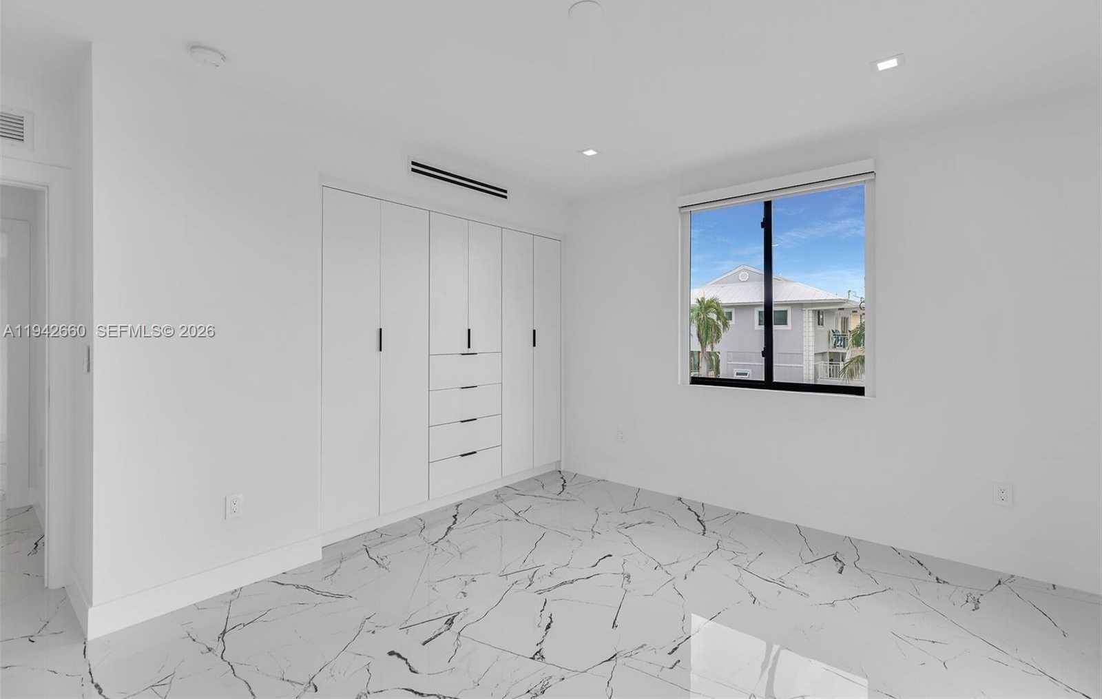 Small Image of 141 GRASSY RD, Key Largo Number 33