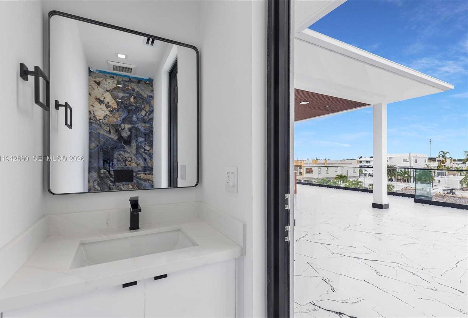 Small Image of 141 GRASSY RD, Key Largo Number 53