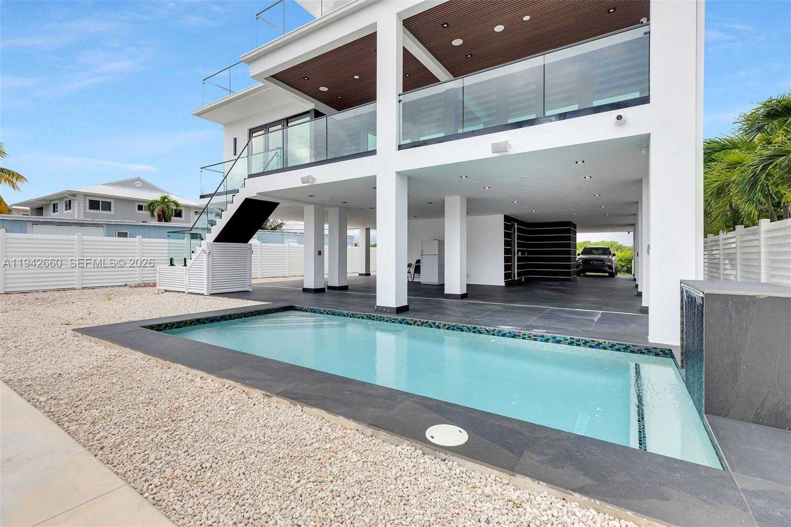 Small Image of 141 GRASSY RD, Key Largo Number 61