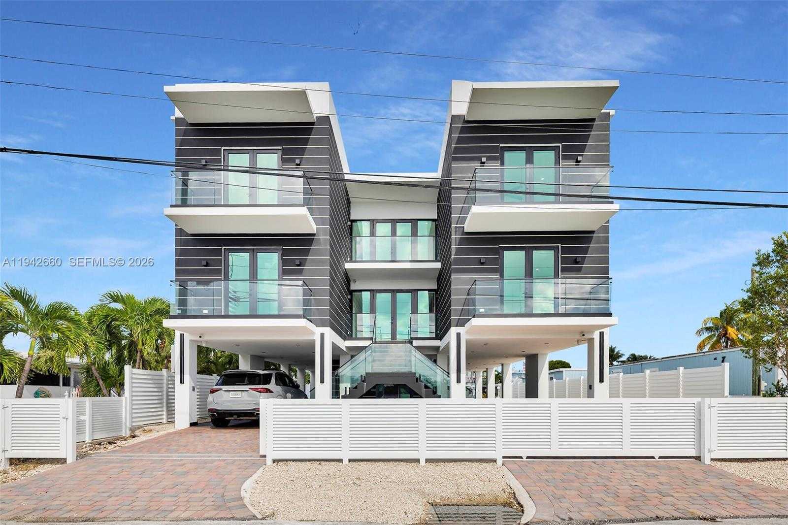 Small Image of 141 GRASSY RD, Key Largo Number 7