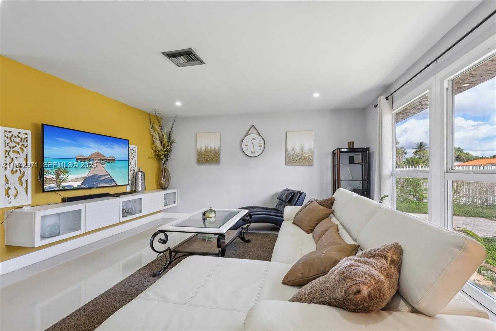 Small Image of 16832 NORTH WEST 52ND AVE, Miami Gardens Number 4