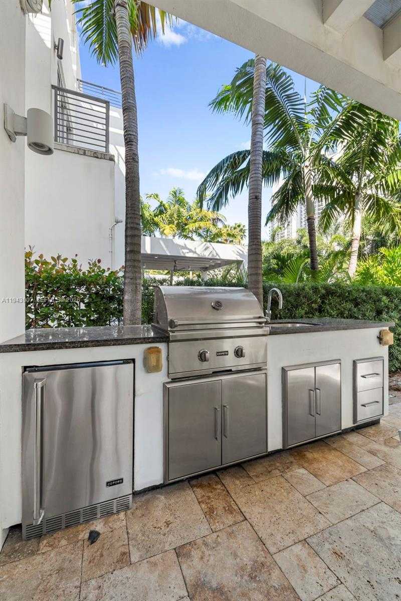 Small Image of 19005 ATLANTIC BLVD, Sunny Isles Beach Number 11