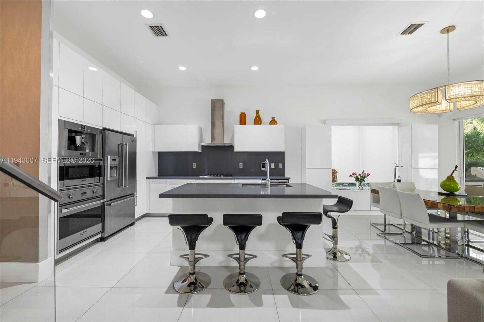 Small Image of 19005 ATLANTIC BLVD, Sunny Isles Beach Number 16