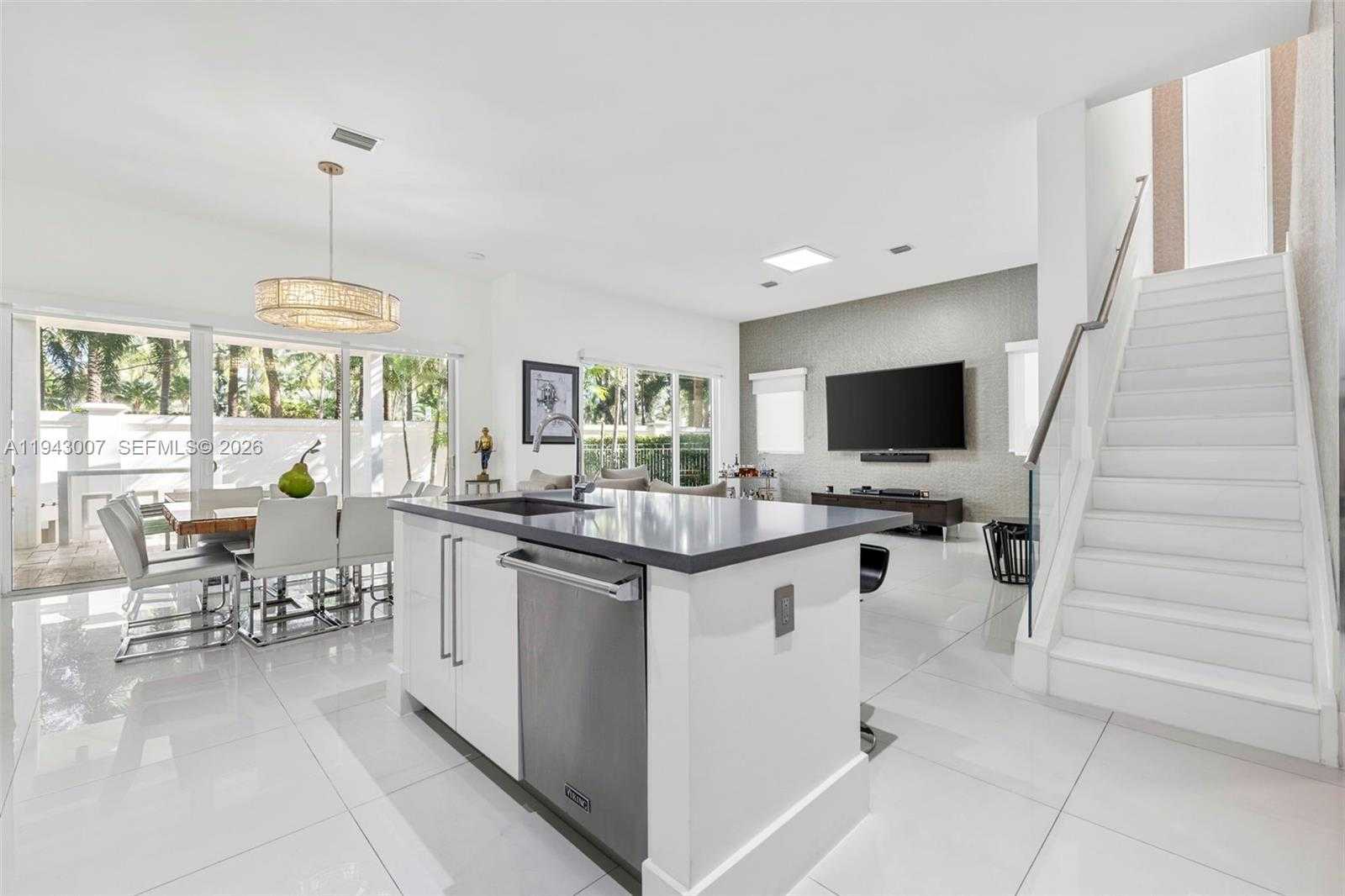 Small Image of 19005 ATLANTIC BLVD, Sunny Isles Beach Number 17