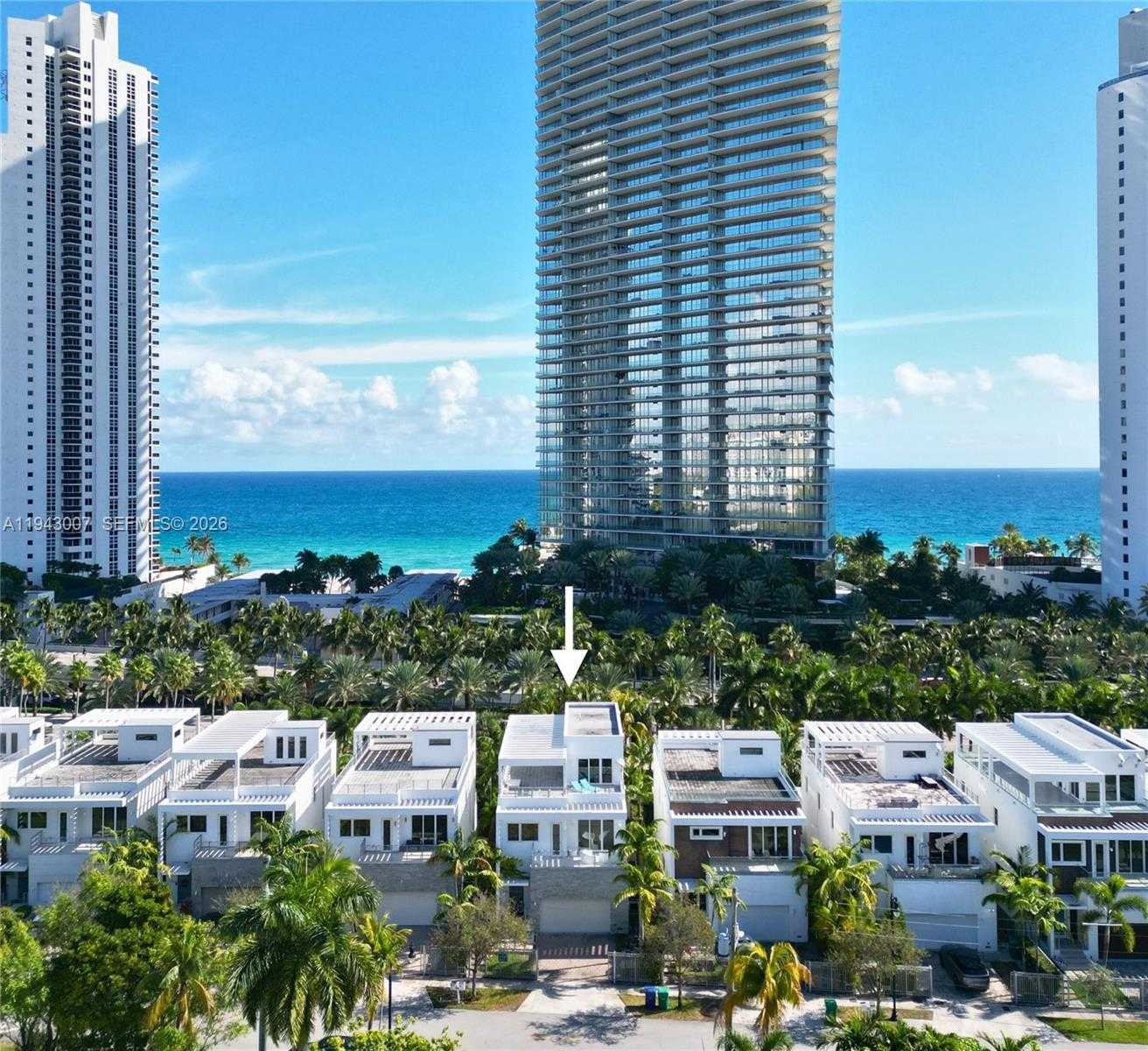 Small Image of 19005 ATLANTIC BLVD, Sunny Isles Beach Number 2