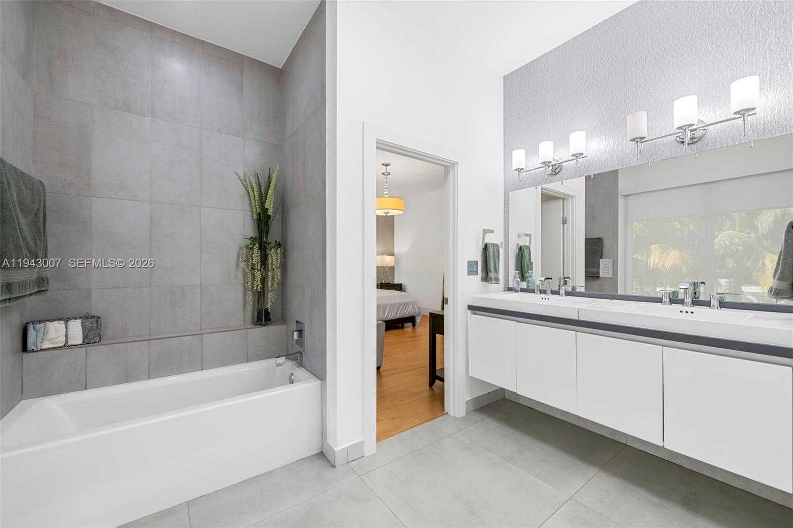 Small Image of 19005 ATLANTIC BLVD, Sunny Isles Beach Number 23