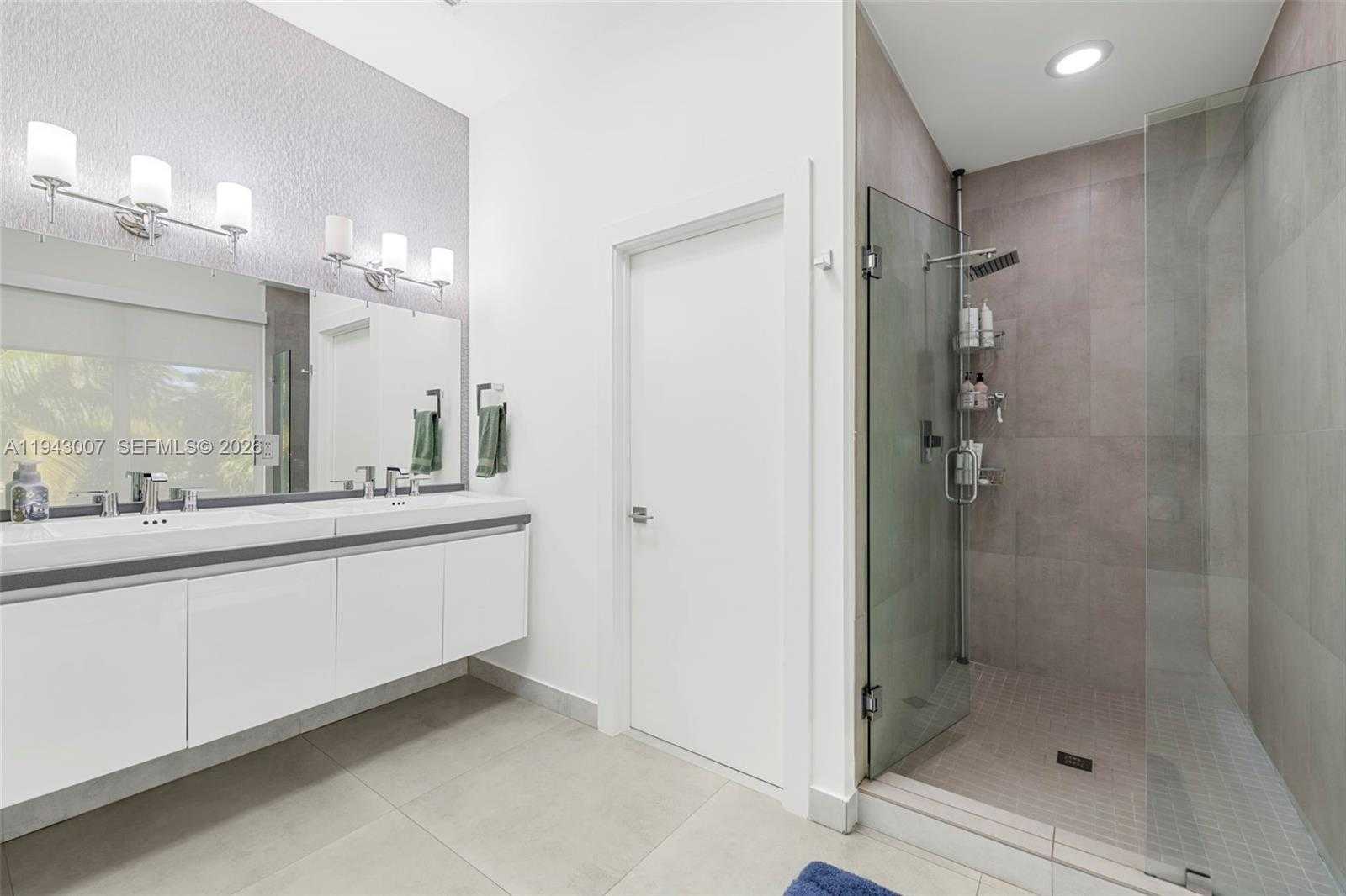 Small Image of 19005 ATLANTIC BLVD, Sunny Isles Beach Number 24