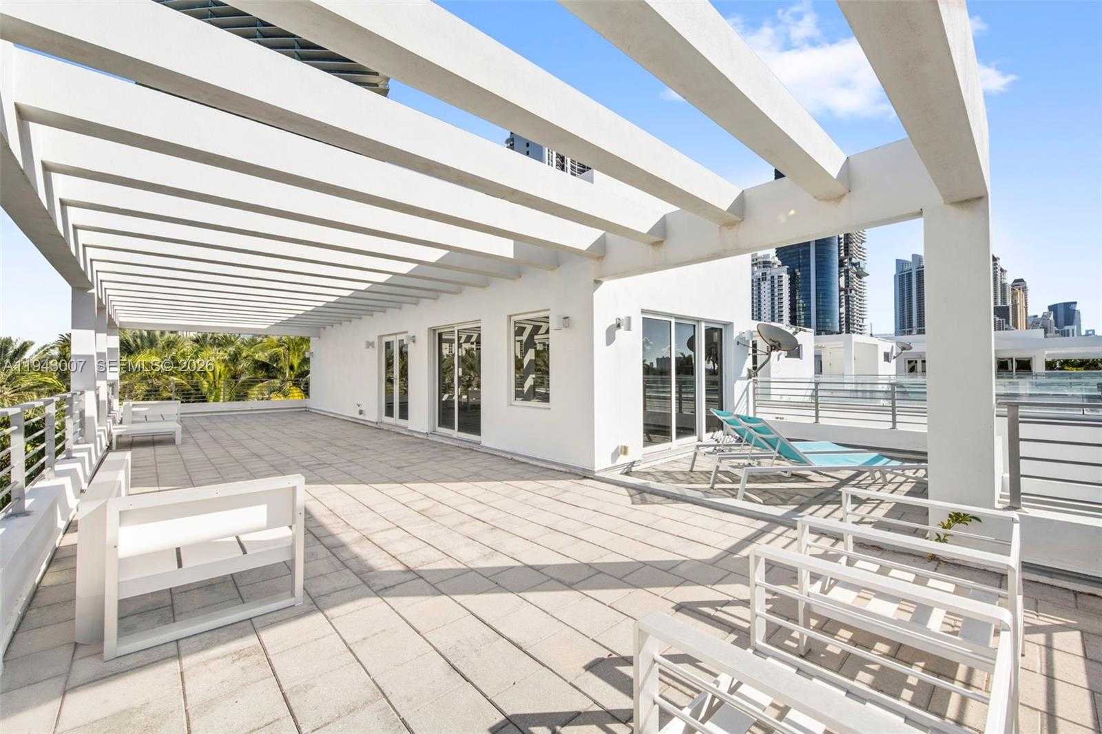 Small Image of 19005 ATLANTIC BLVD, Sunny Isles Beach Number 40
