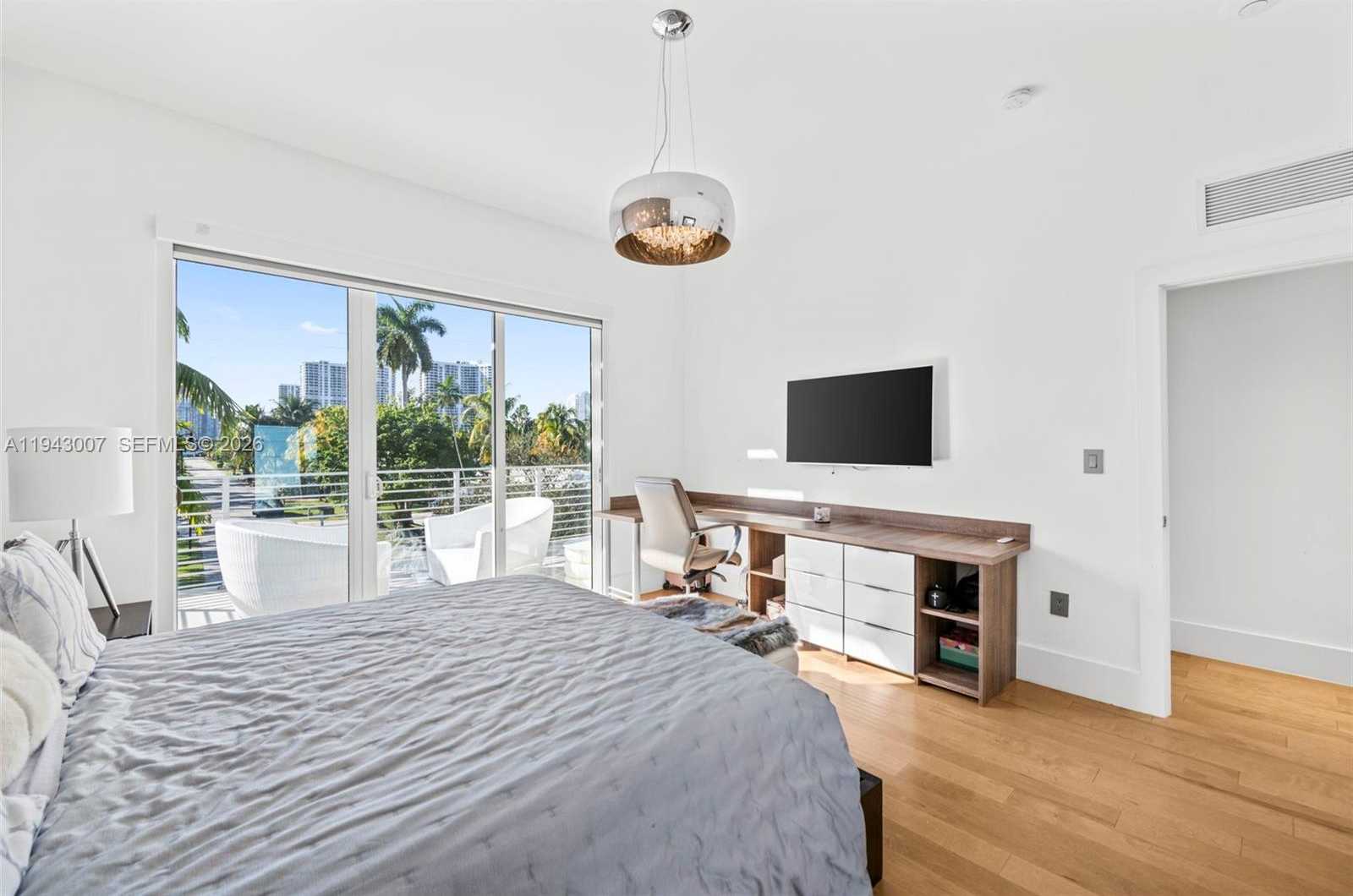 Small Image of 19005 ATLANTIC BLVD, Sunny Isles Beach Number 42