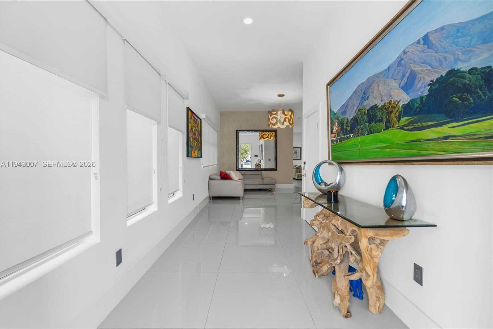 Small Image of 19005 ATLANTIC BLVD, Sunny Isles Beach Number 5