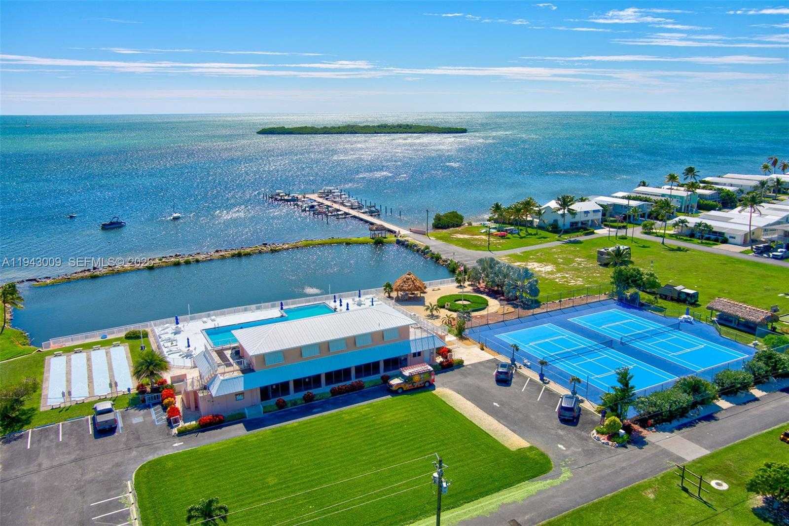 Small Image of 808 SOUTH SILVER CIRCLE, Key Largo Number 35