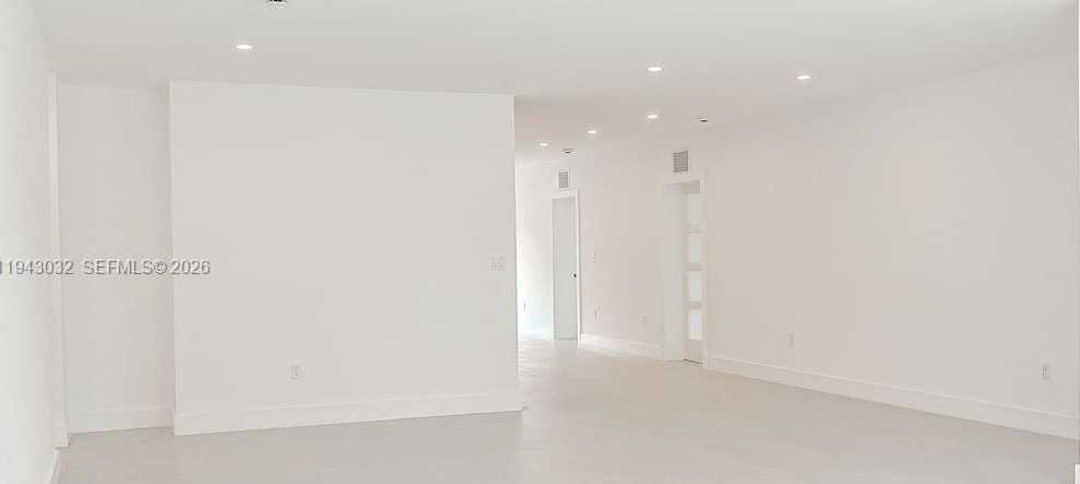 Small Image of 588 PALMETTO DR, Miami Springs Number 10