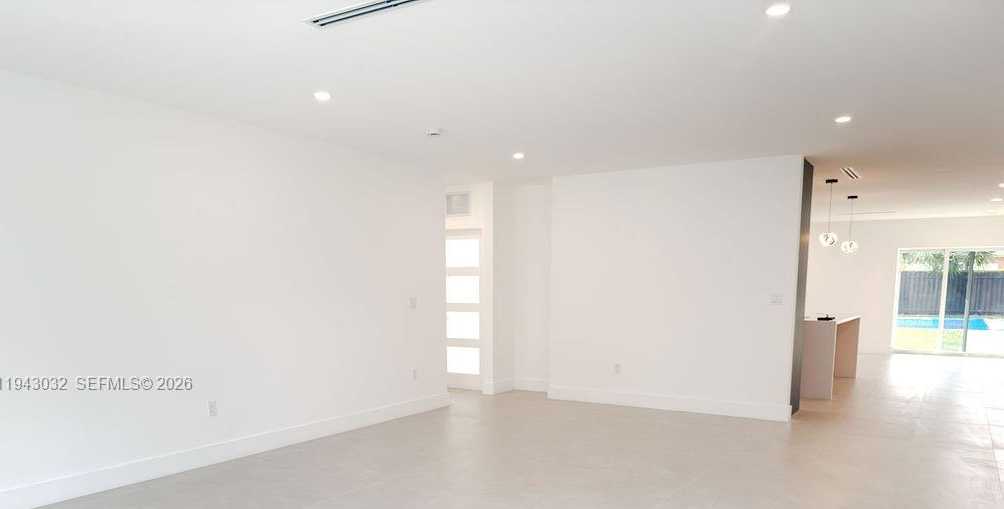 Small Image of 588 PALMETTO DR, Miami Springs Number 11