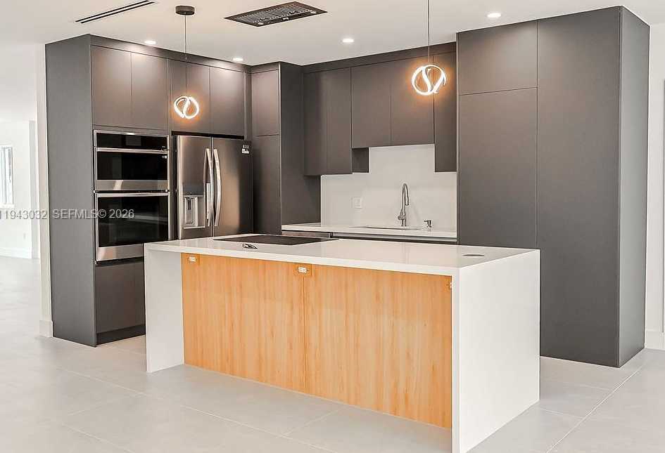 Small Image of 588 PALMETTO DR, Miami Springs Number 13