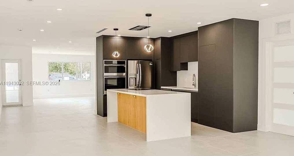 Small Image of 588 PALMETTO DR, Miami Springs Number 14