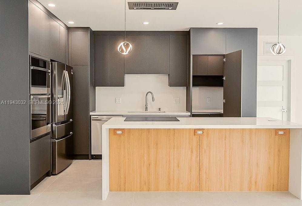 Small Image of 588 PALMETTO DR, Miami Springs Number 15