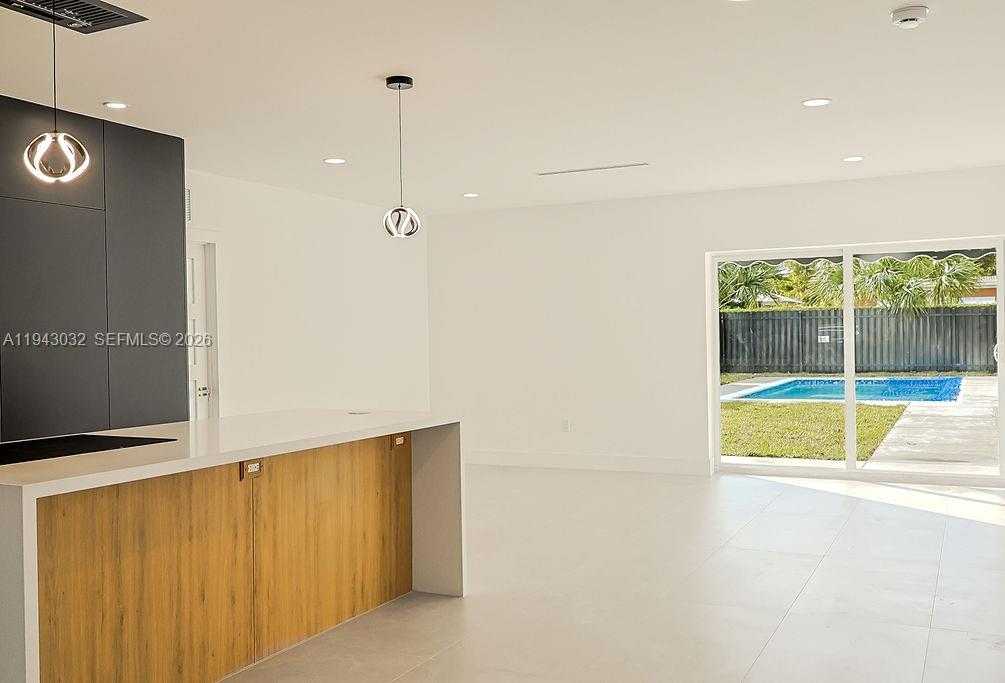 Small Image of 588 PALMETTO DR, Miami Springs Number 19