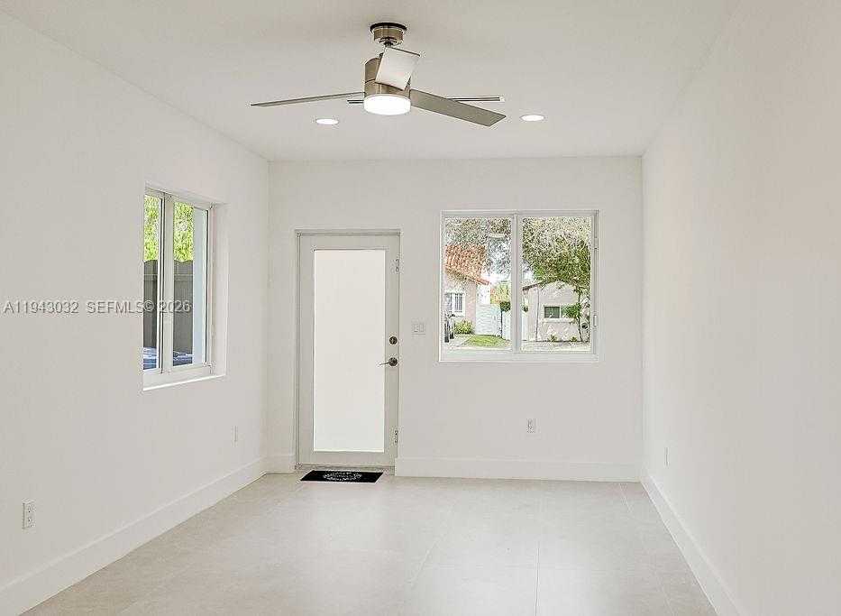 Small Image of 588 PALMETTO DR, Miami Springs Number 21