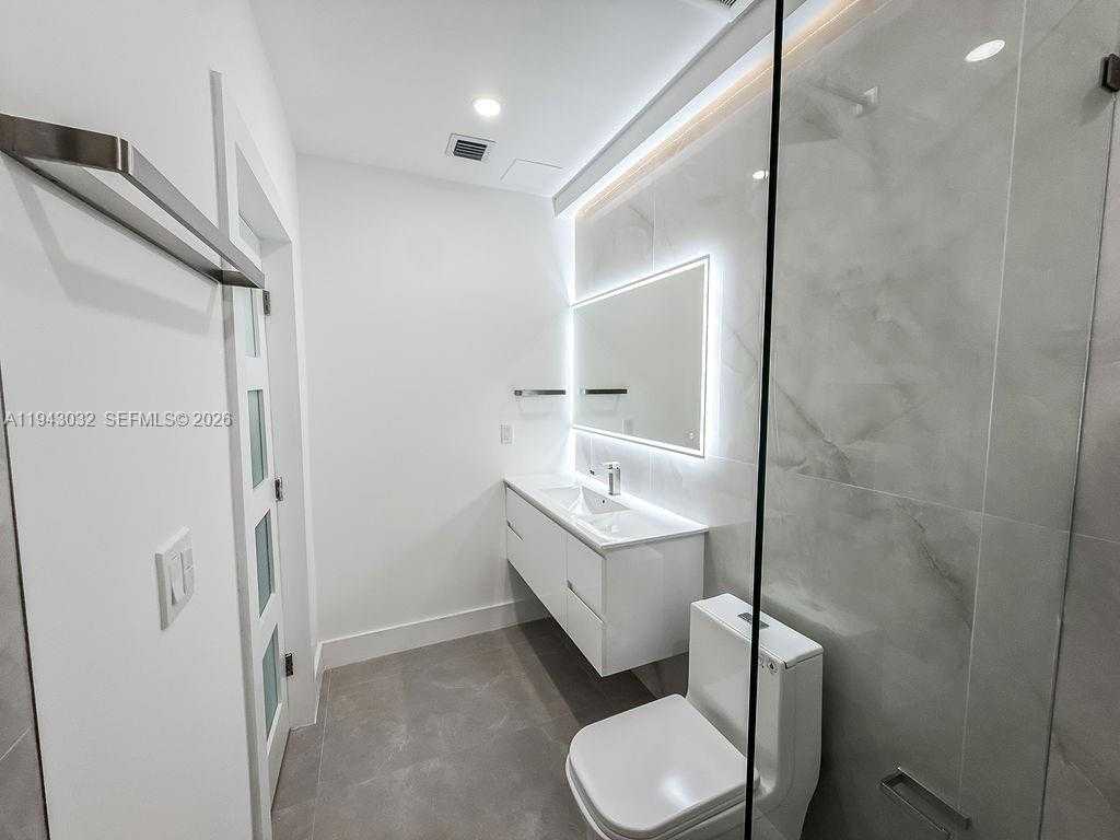 Small Image of 588 PALMETTO DR, Miami Springs Number 22