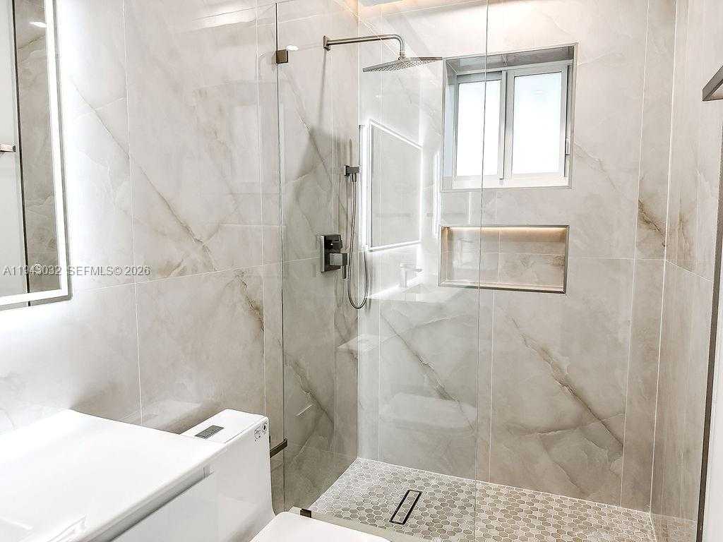 Small Image of 588 PALMETTO DR, Miami Springs Number 23