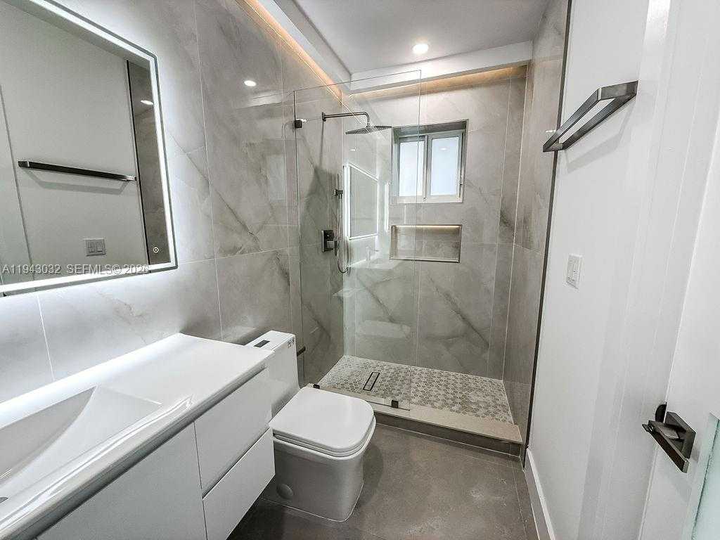 Small Image of 588 PALMETTO DR, Miami Springs Number 24