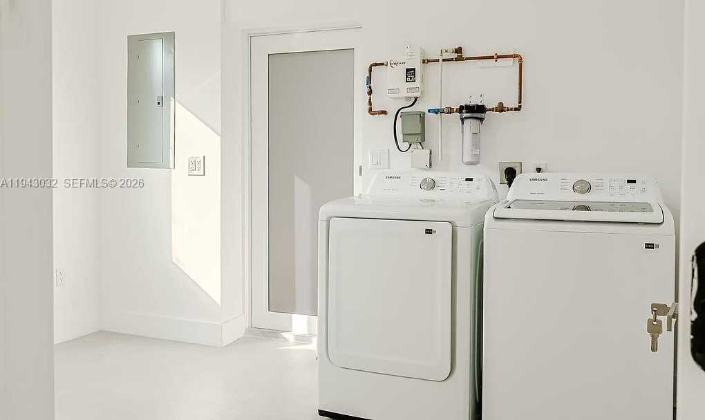 Small Image of 588 PALMETTO DR, Miami Springs Number 26