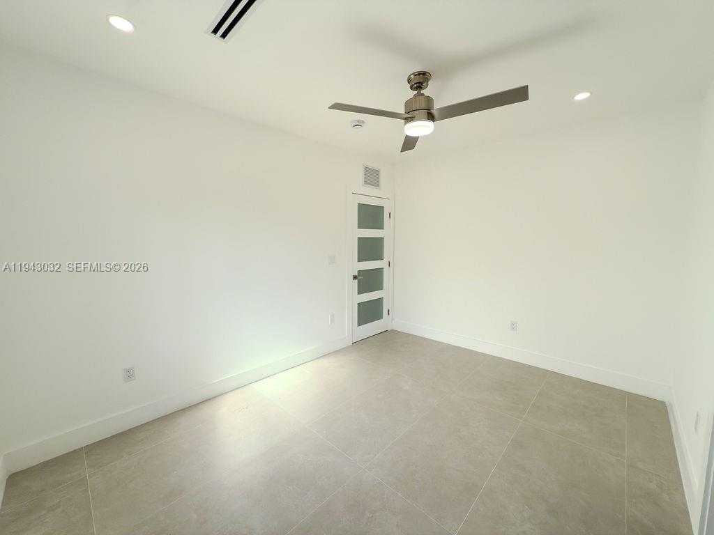 Small Image of 588 PALMETTO DR, Miami Springs Number 27