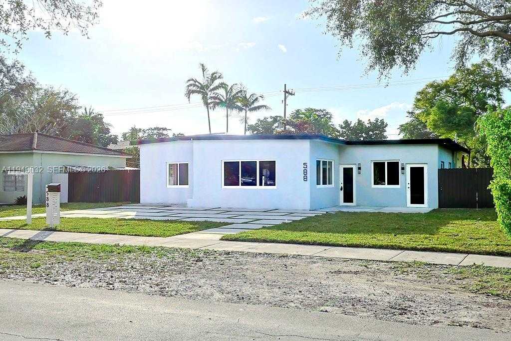 Small Image of 588 PALMETTO DR, Miami Springs Number 3