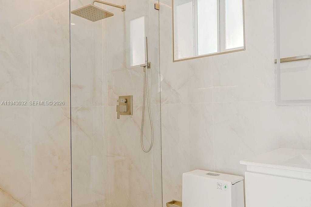 Small Image of 588 PALMETTO DR, Miami Springs Number 31