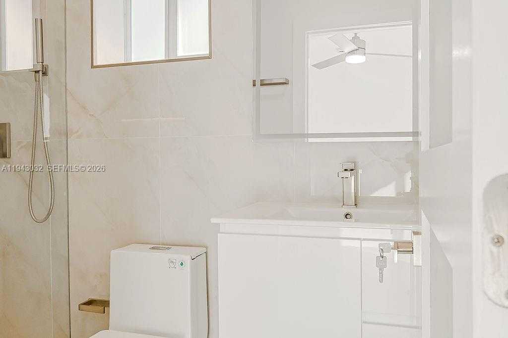 Small Image of 588 PALMETTO DR, Miami Springs Number 32