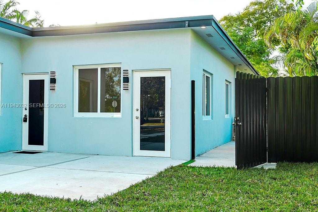 Small Image of 588 PALMETTO DR, Miami Springs Number 4