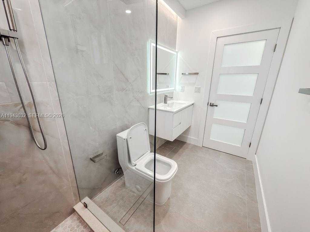 Small Image of 588 PALMETTO DR, Miami Springs Number 41