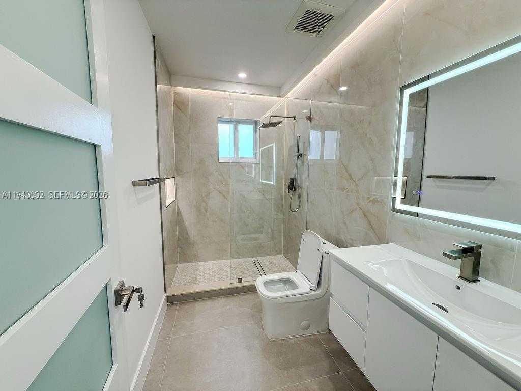 Small Image of 588 PALMETTO DR, Miami Springs Number 42