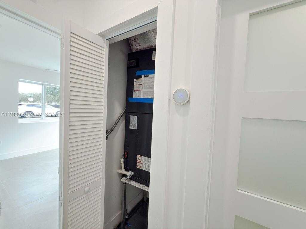 Small Image of 588 PALMETTO DR, Miami Springs Number 43