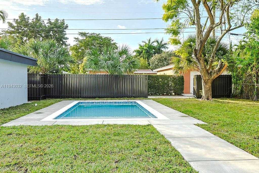 Small Image of 588 PALMETTO DR, Miami Springs Number 49