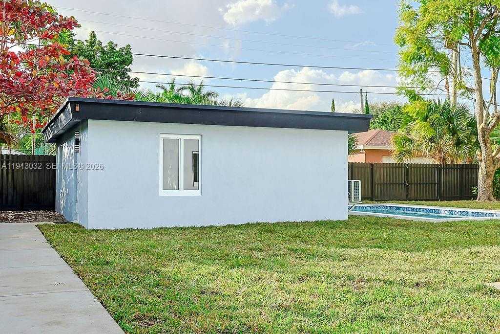 Small Image of 588 PALMETTO DR, Miami Springs Number 55