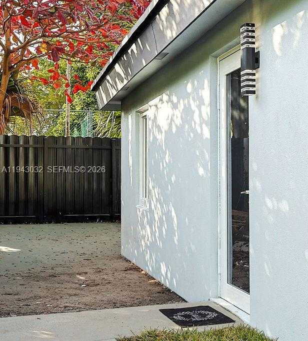 Small Image of 588 PALMETTO DR, Miami Springs Number 56