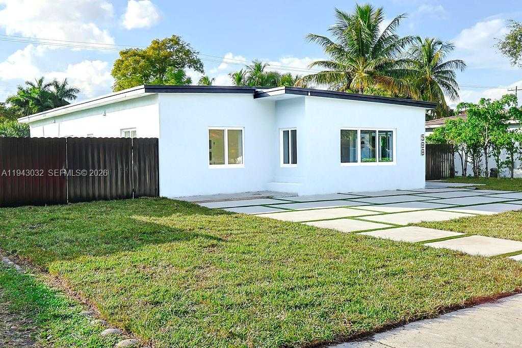 Small Image of 588 PALMETTO DR, Miami Springs Number 6