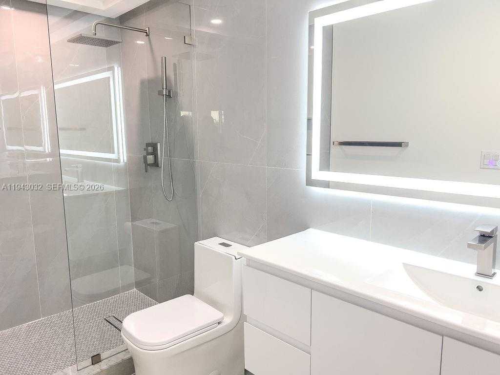 Small Image of 588 PALMETTO DR, Miami Springs Number 61