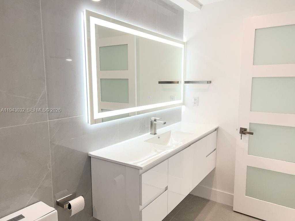 Small Image of 588 PALMETTO DR, Miami Springs Number 62