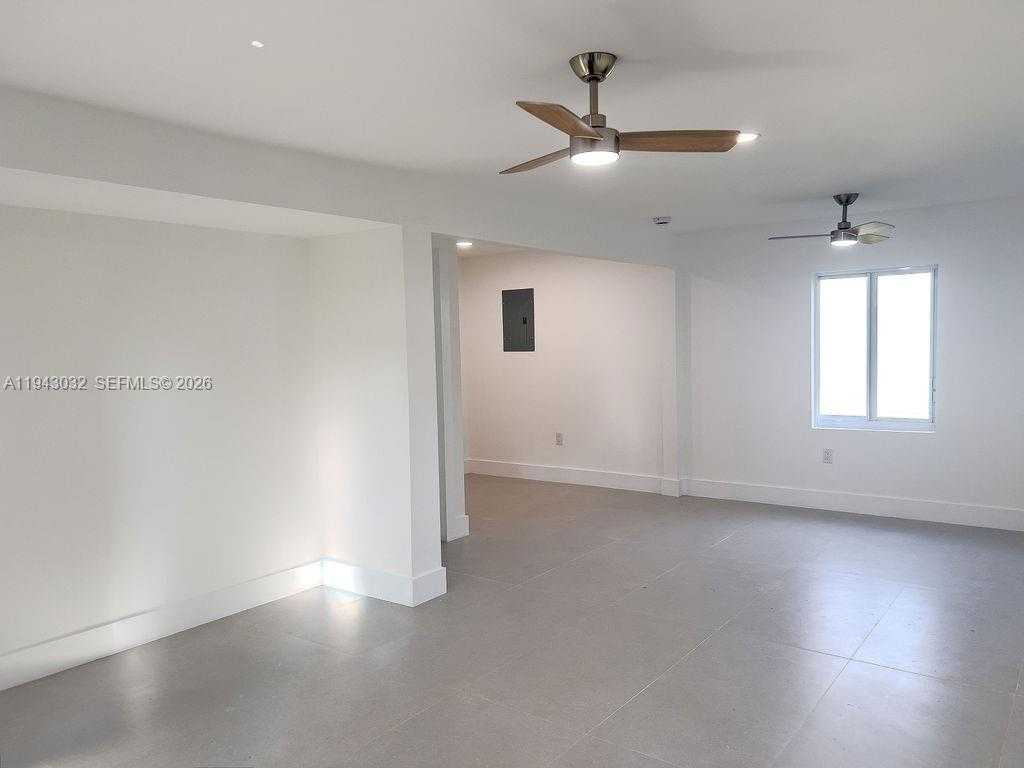 Small Image of 588 PALMETTO DR, Miami Springs Number 64