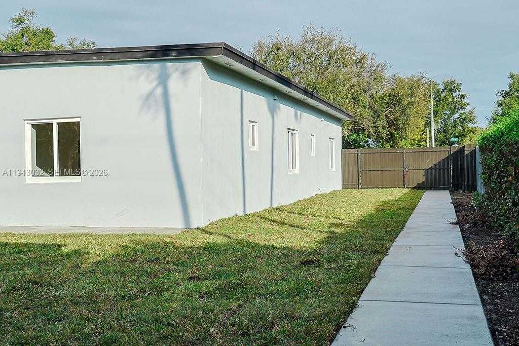 Small Image of 588 PALMETTO DR, Miami Springs Number 67