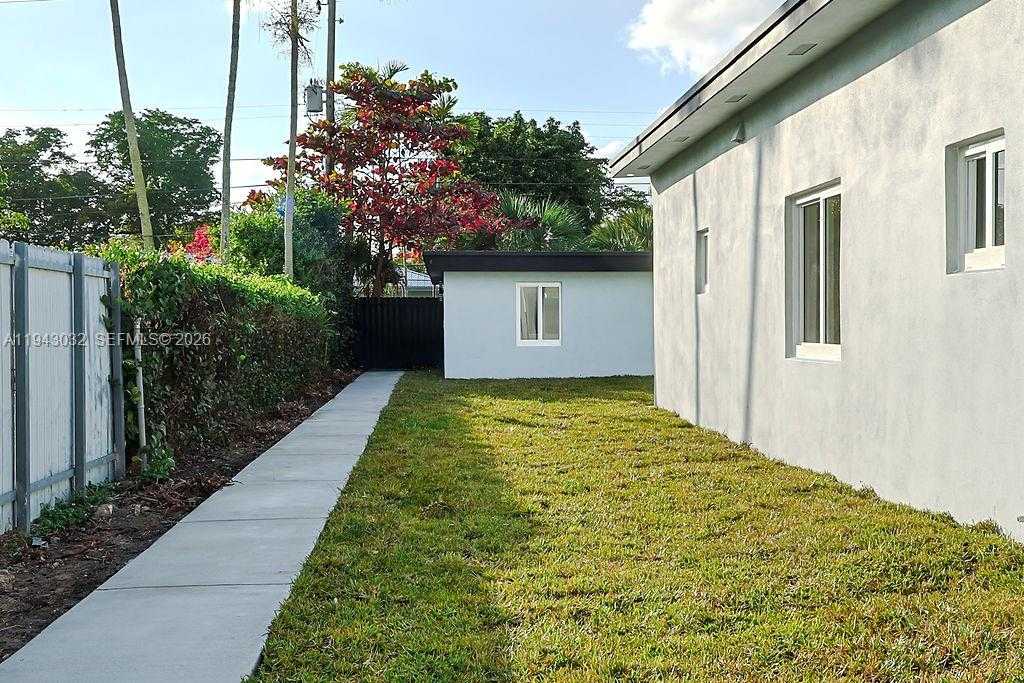 Small Image of 588 PALMETTO DR, Miami Springs Number 68