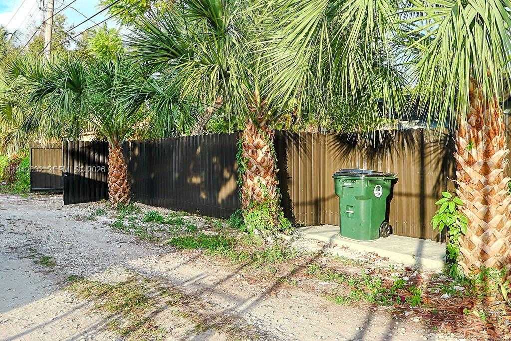 Small Image of 588 PALMETTO DR, Miami Springs Number 70