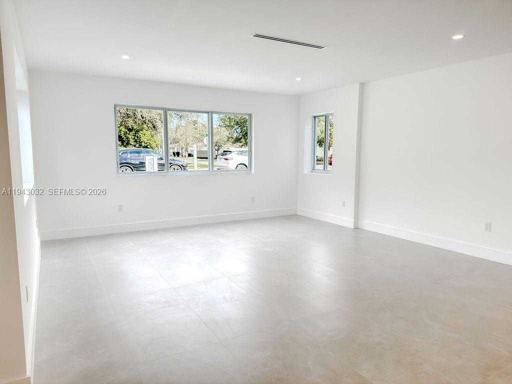 Small Image of 588 PALMETTO DR, Miami Springs Number 8