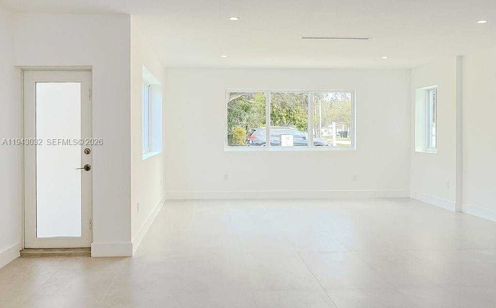 Small Image of 588 PALMETTO DR, Miami Springs Number 9