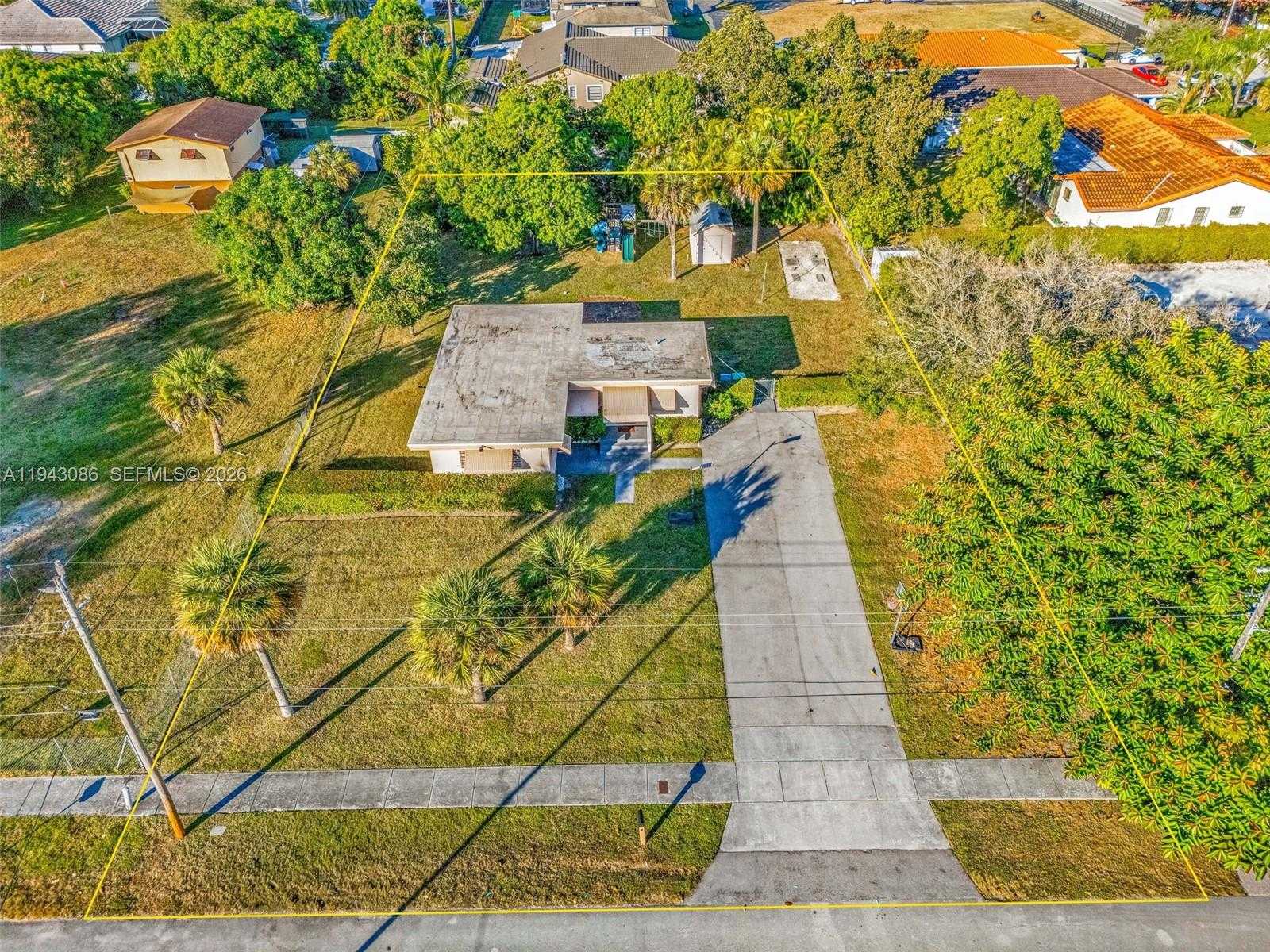 Small Image of 3230 SOUTH WEST 98TH AVE, Miami Number 16