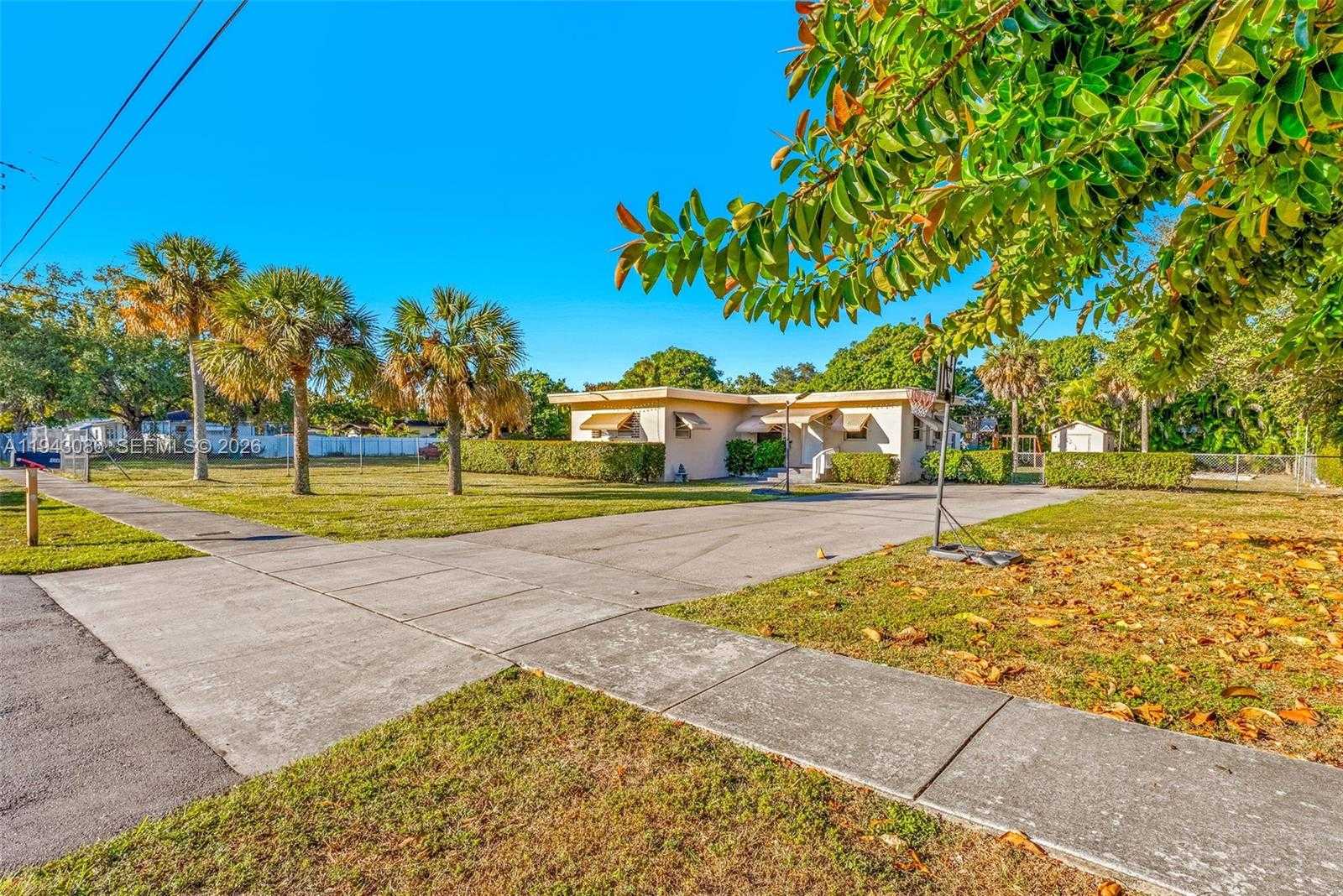 Small Image of 3230 SOUTH WEST 98TH AVE, Miami Number 2